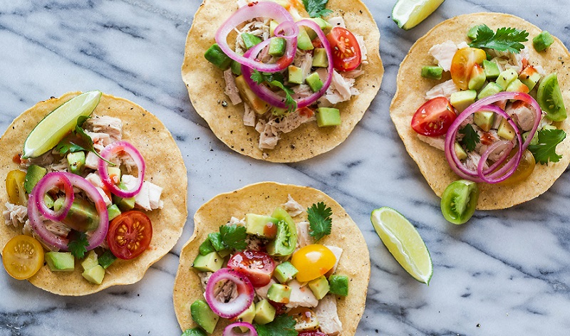 アボカド, ツナ、オニオンマリネのトースト